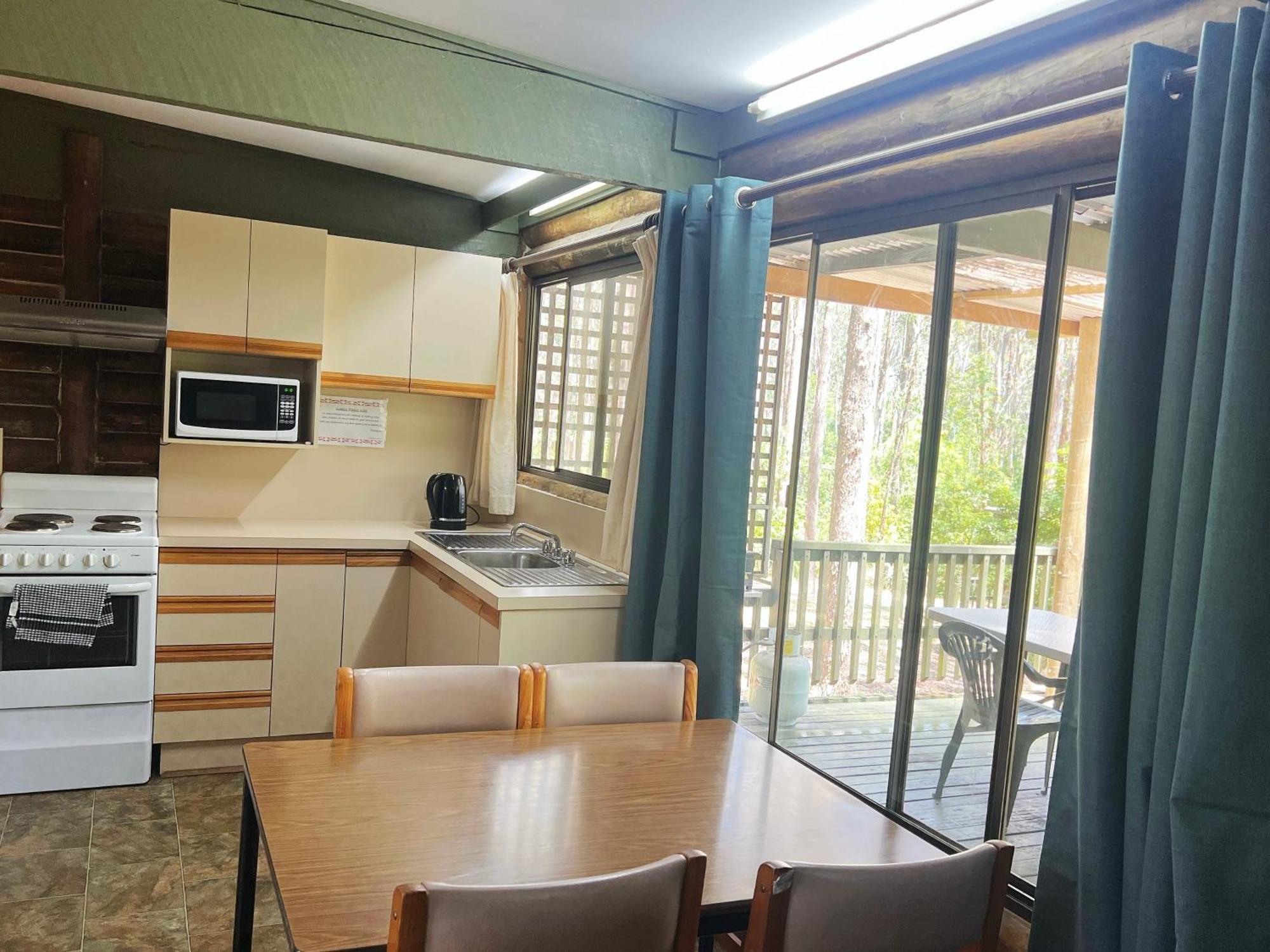 Lakes Entrance Log Cabins Exterior photo