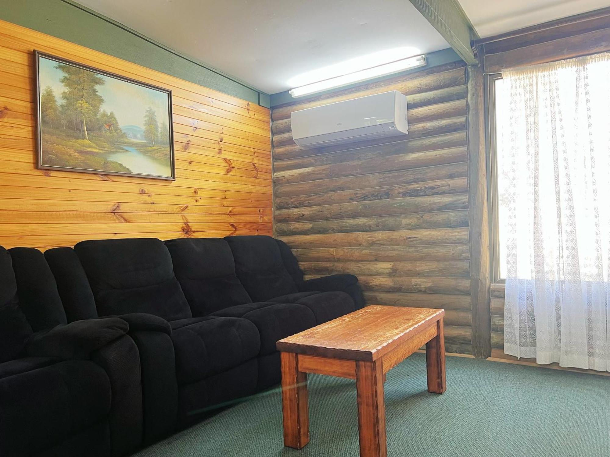 Lakes Entrance Log Cabins Exterior photo